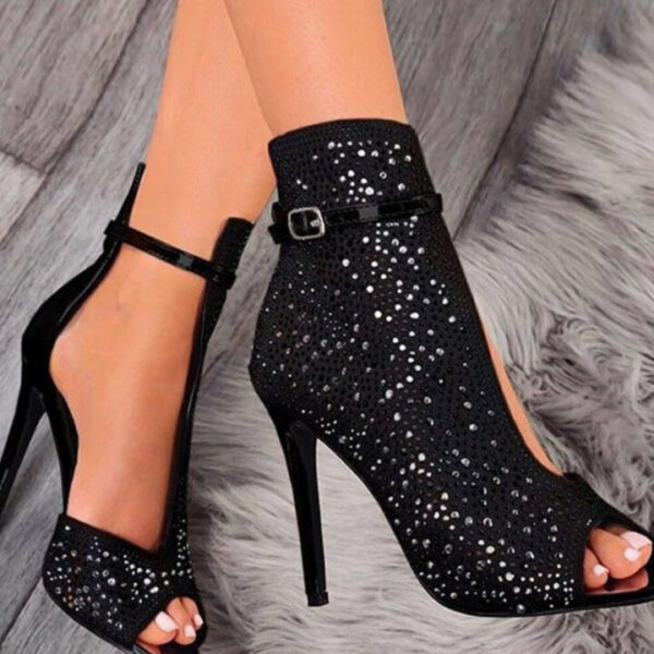 'Friday Night' Heel